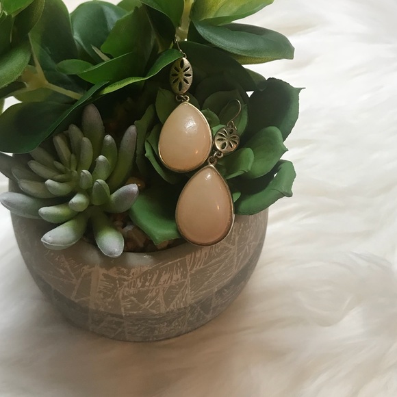 Macy’s Salmon Pink Stone & Gold Teardrop Earrings - Picture 1 of 8